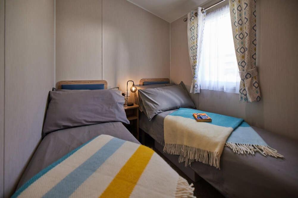 Nirvana Coastal Retreat Holiday Home Cayton Extérieur photo