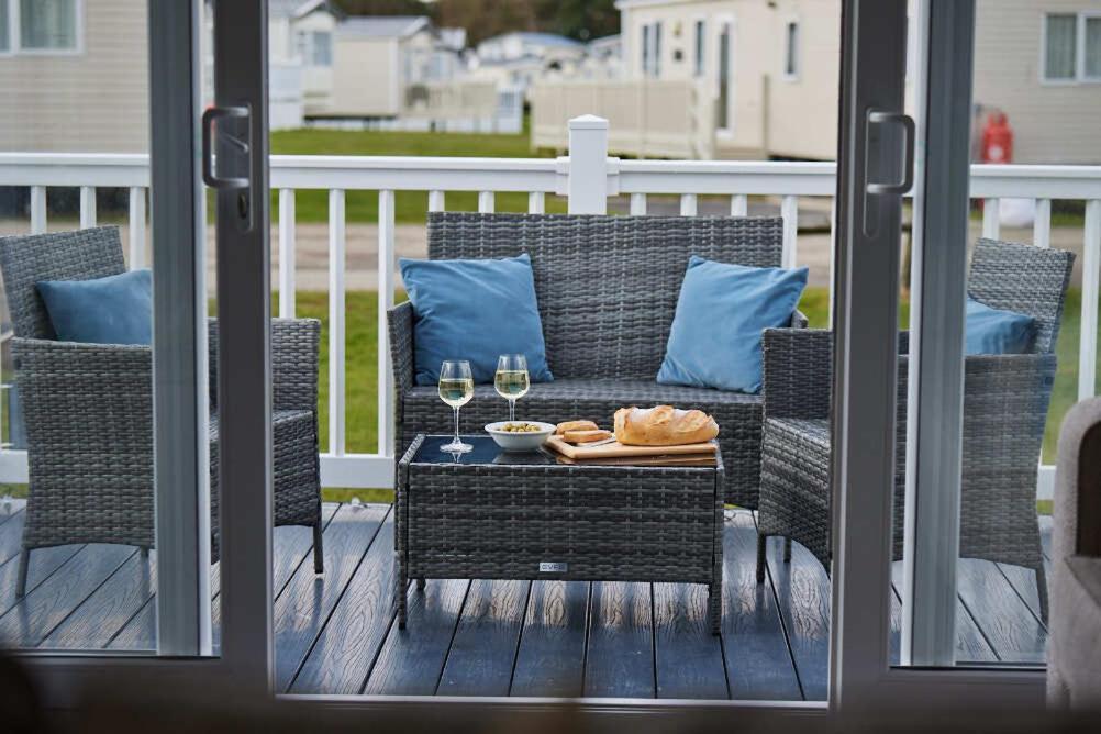 Nirvana Coastal Retreat Holiday Home Cayton Extérieur photo