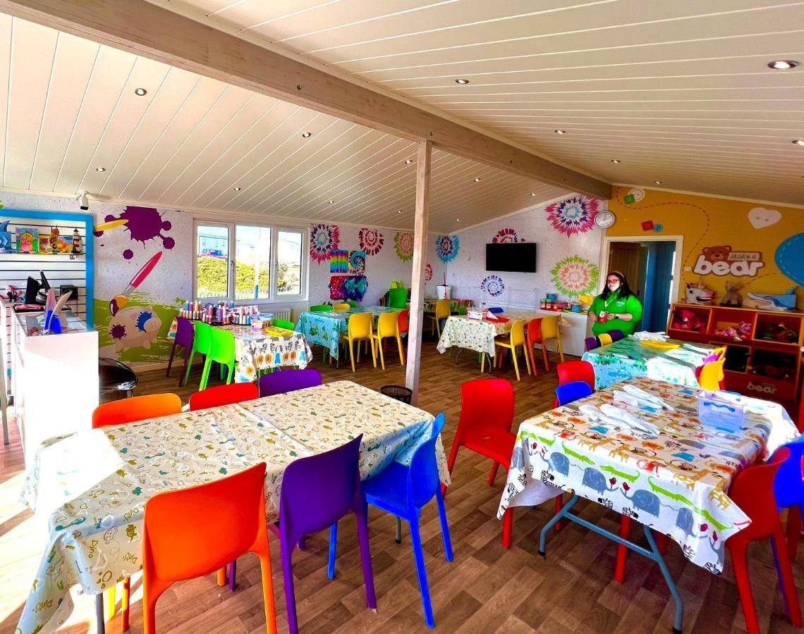 Nirvana Coastal Retreat Holiday Home Cayton Extérieur photo