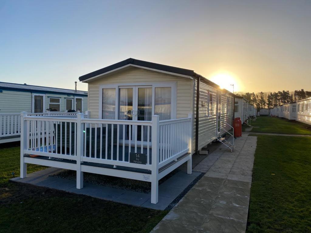 Nirvana Coastal Retreat Holiday Home Cayton Extérieur photo